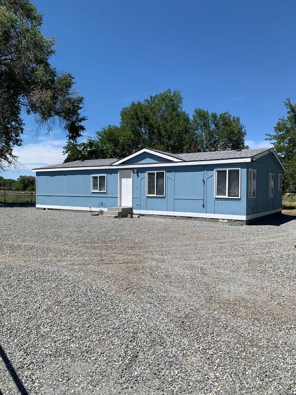 Kennewick House: 226604 E Game Farm Rd