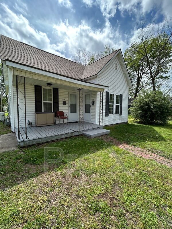 Pittsburg House: 105 W Jefferson A