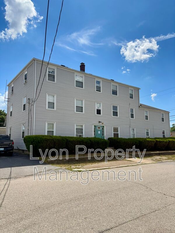 Pawtucket Condo: 5 Norris Ave