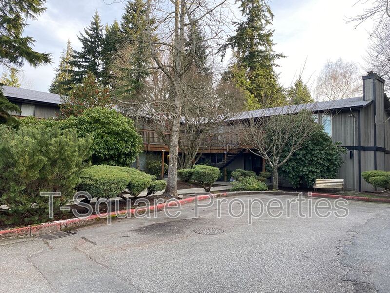 Everett House: 7125 Rainier Dr