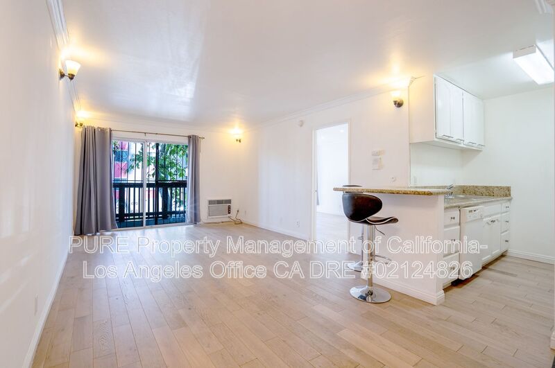 Los Angeles House: 525 S Ardmore Ave