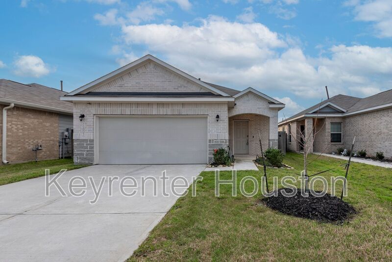Huffman House: 24803 Russet Bluff Trail