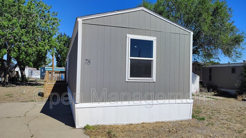 Scottsbluff House: 24 Erin Lane
