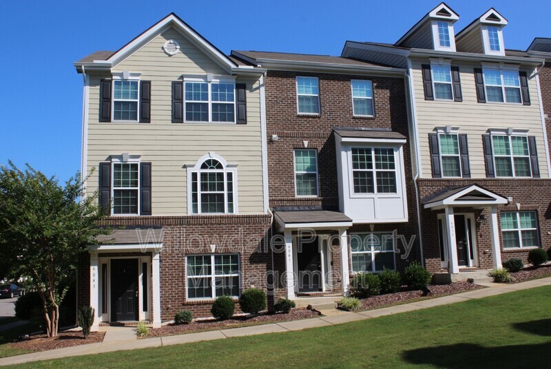 Holly springs Townhome: 6043 Kentworth Dr
