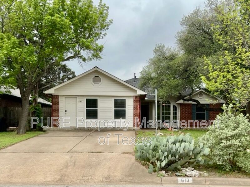 Leander House: 613 Millcreek Ln