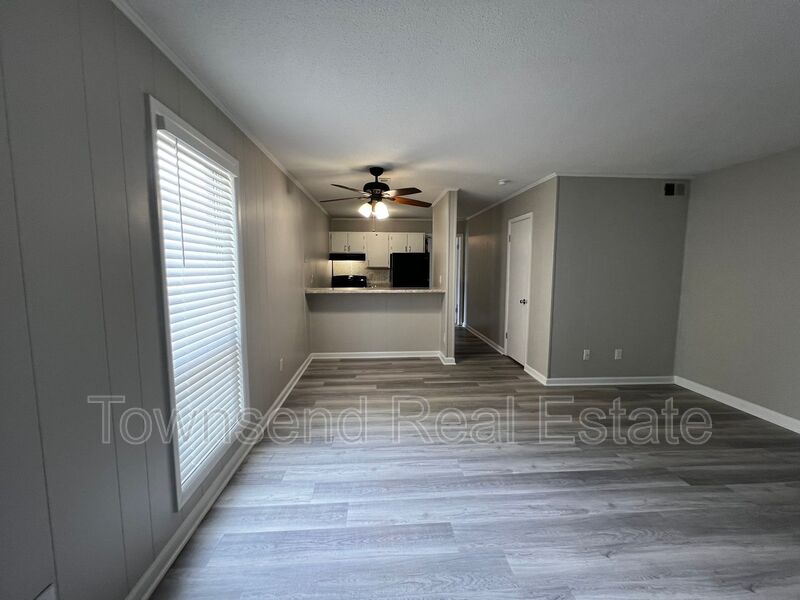 Fayetteville House: 5874-C Century Oaks Drive