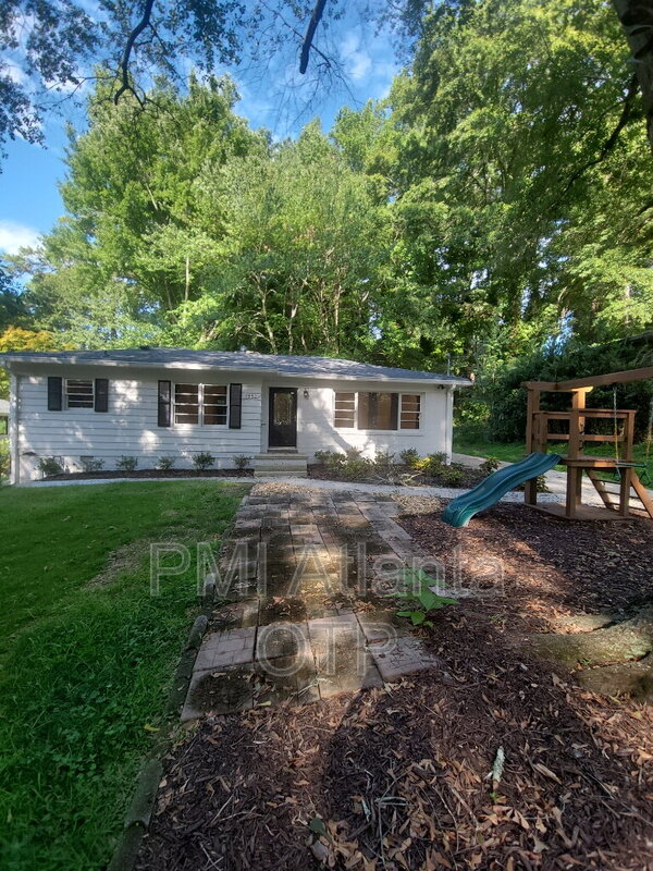 Atlanta House: 1952 Wellbourne Dr NE