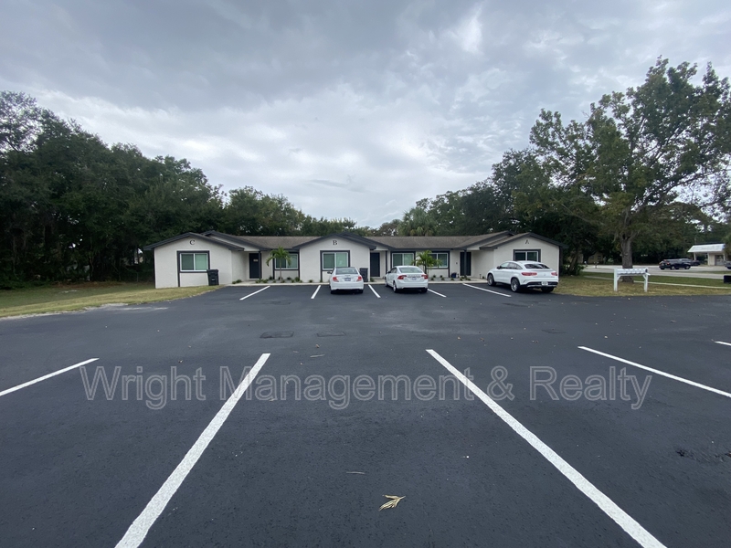 Oldsmar House: 206 Saint Petersburg Drive East