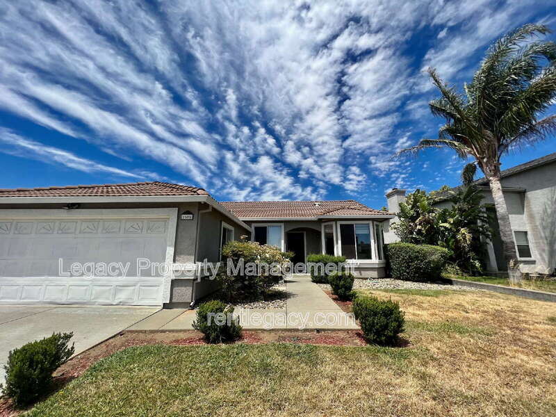 Suisun City House: 1605 Paseo Flores Dr