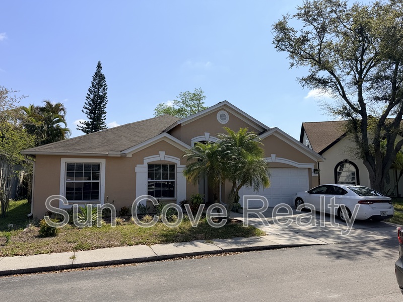 Tampa House: 8833 Cypress Hammock Dr
