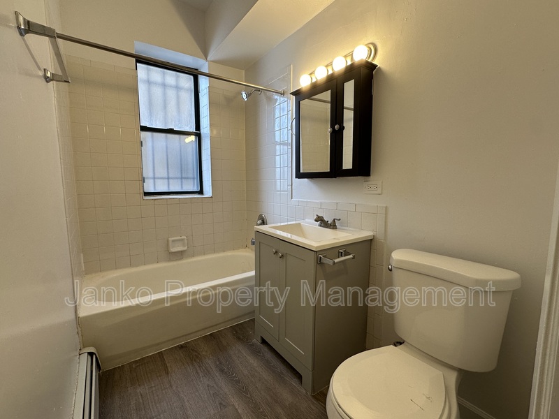 Chicago Condo: 52 N Parkside Ave