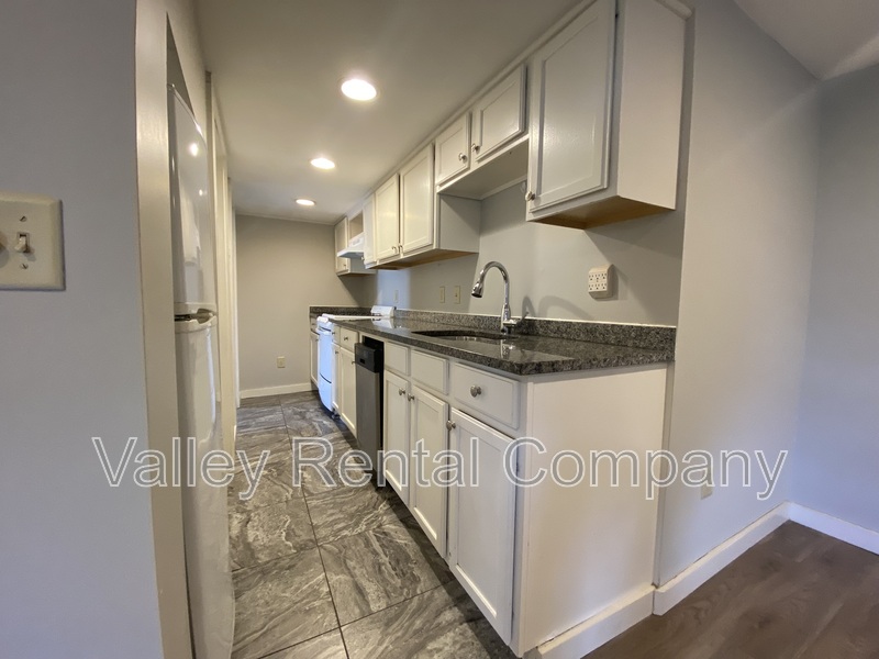 South Hadley Condo: 66 Lyman Street - 2