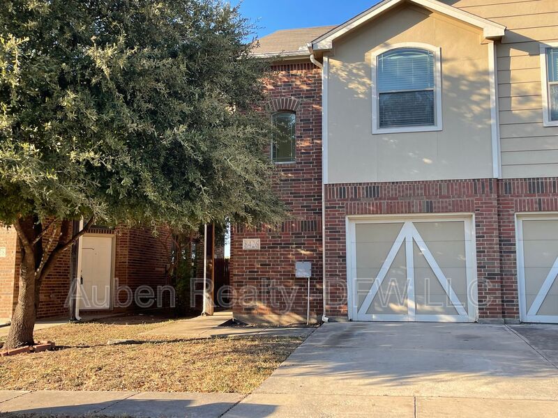 White Settlement House: 8426 Jay Street