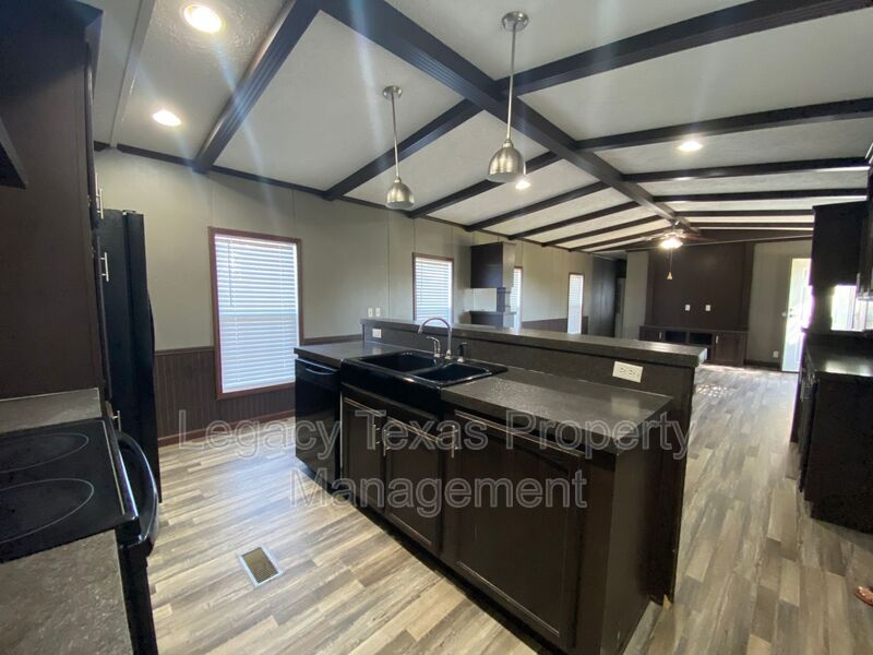 Cleburne Condo: 800 N Old Betsy