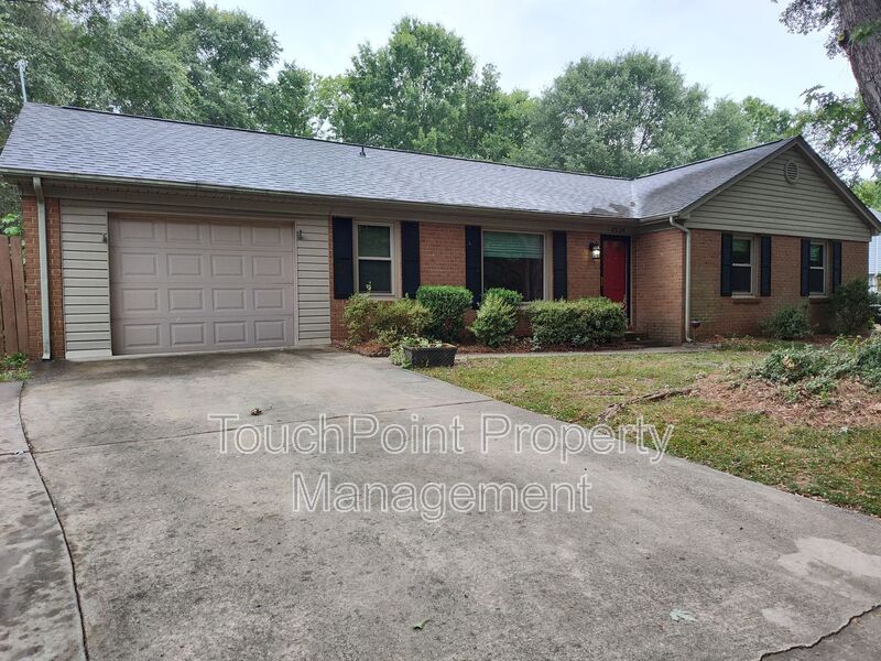 Charlotte House: 8526 Timbercrest Cir