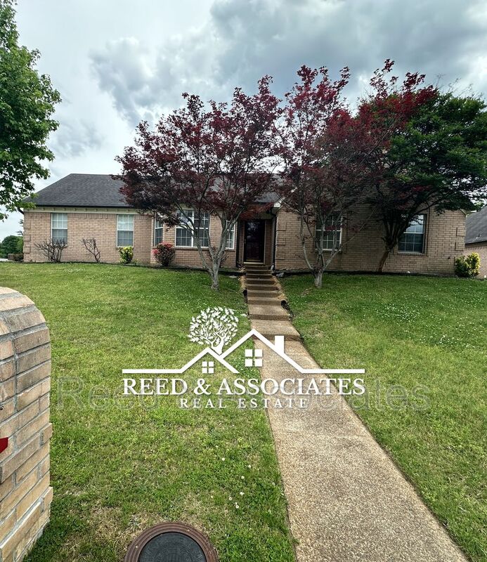 Lakeland House: 3062 Valley Green Ln