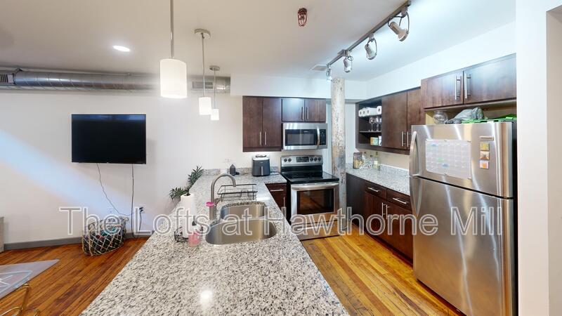 Charlotte Apartment: 1101 Hawthorne Ln