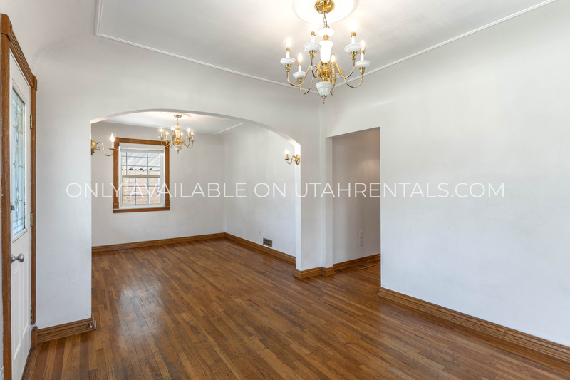 Springville House: 244 S 400 E