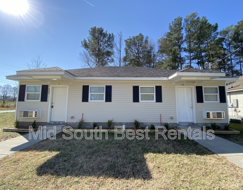 Jacksonville House: 300 Clint Rd