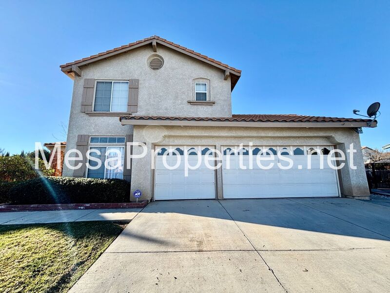Victorville House: 12468 Redrock Ct