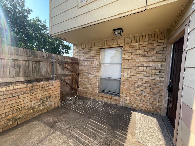 North Richland Hills Condo: 5516 Lewis Court