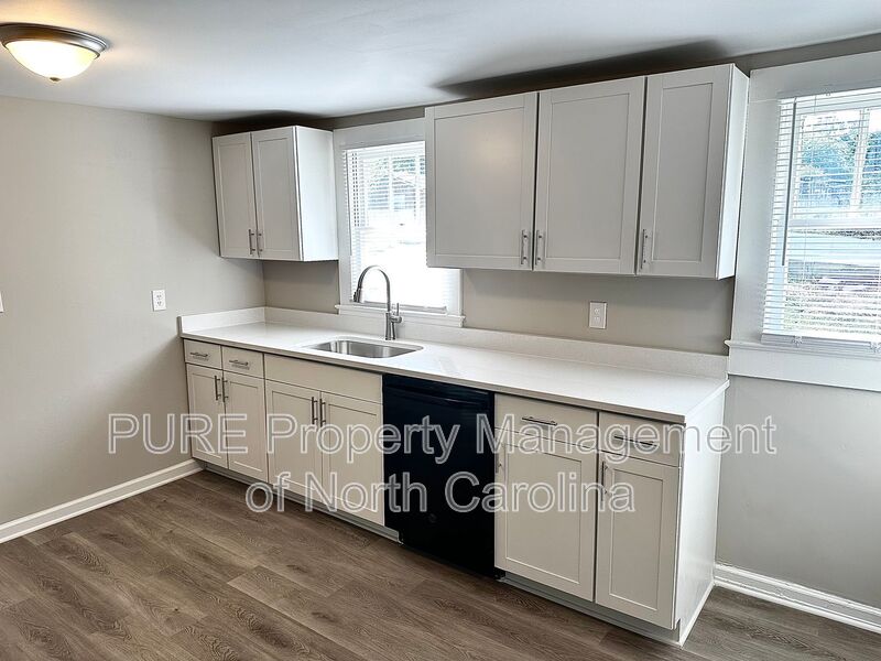 Lexington House: 606 Carver Dr