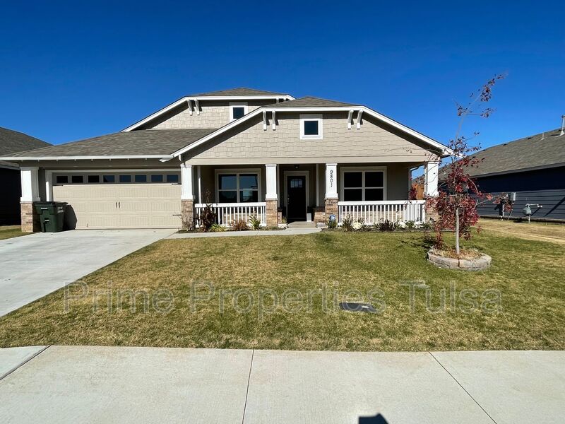 Owasso House: 9801 E 105th St N
