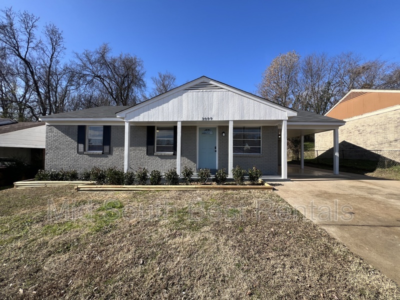 Memphis House: 3999 Glenbrook St