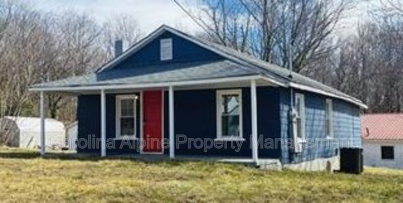 Lincolnton House: 904 E Lincoln St