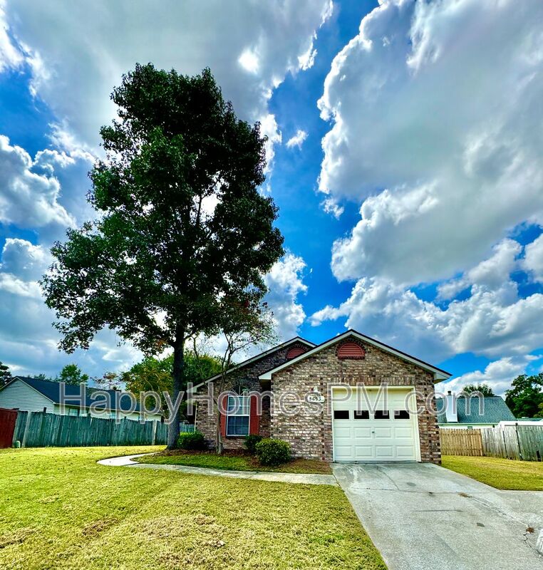 North Charleston House: 8693 Blackshear Ct