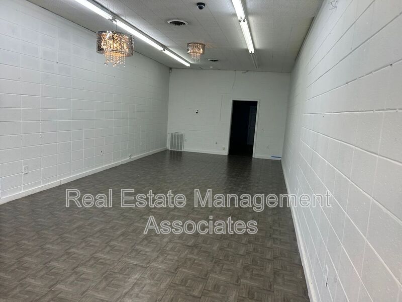 Griffin House: 454 W Solomon St