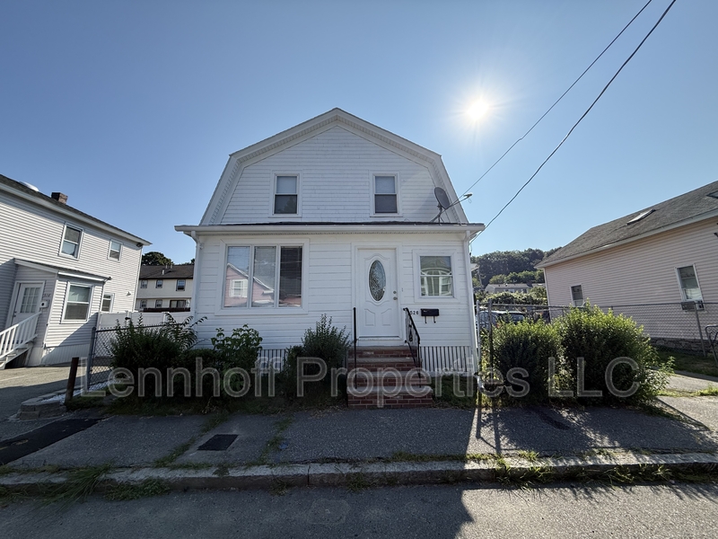 Lowell Condo: 526 Concord Street - 2