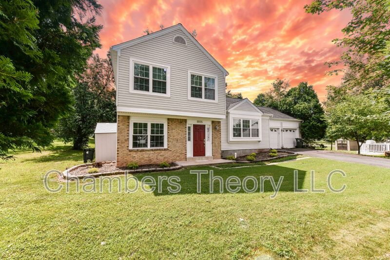 Manassas House: 10135 Forest Hill Circle