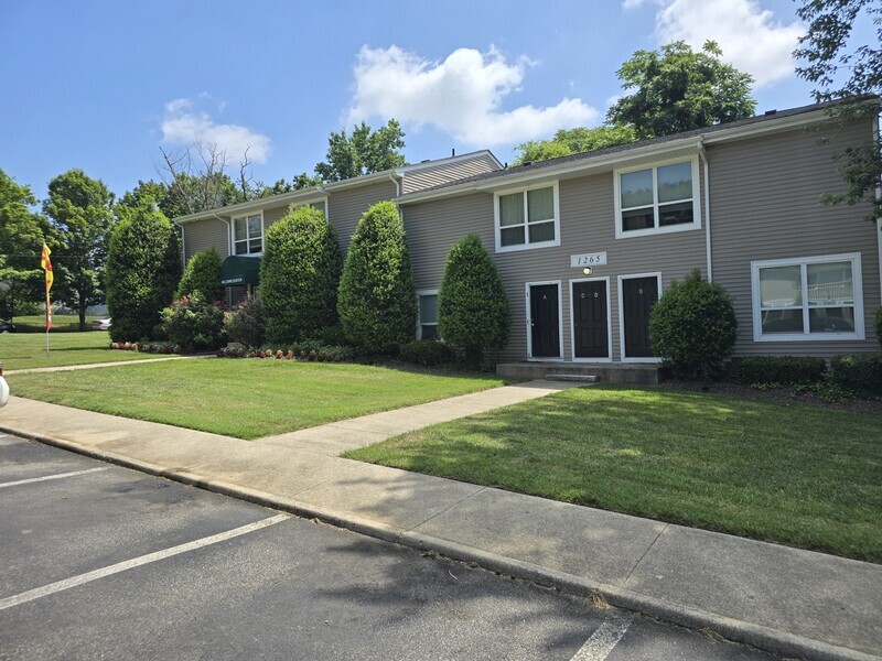 Richmond Condo: 1227 Nelson St