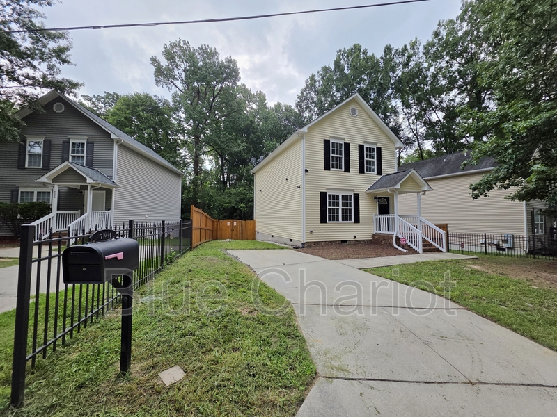 Durham House: 704 Brye Street