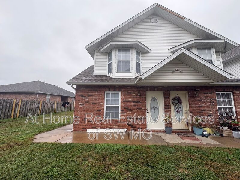 Ozark Townhome: 1433 W Frosty