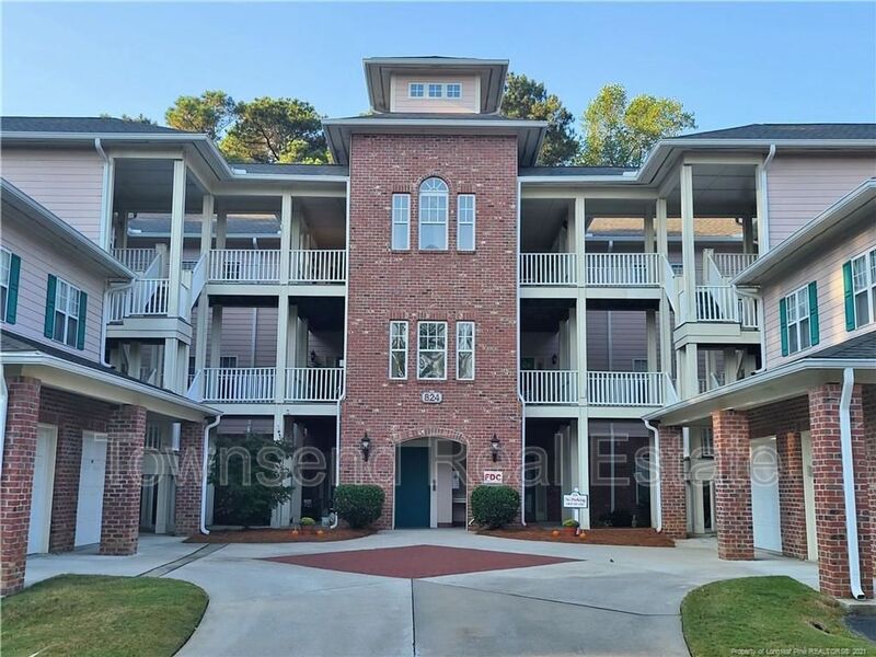 Fayetteville House: 824-5 Sage Creek Ln