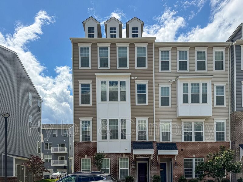 Richmond Townhome: 5920 Whitehurst Ln