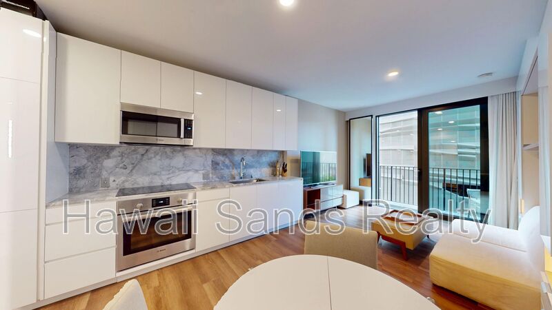 Honolulu House: 987 Queen St