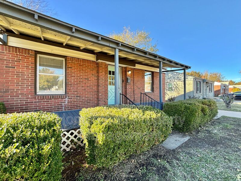 Midwest City House: 205 N Key Blvd