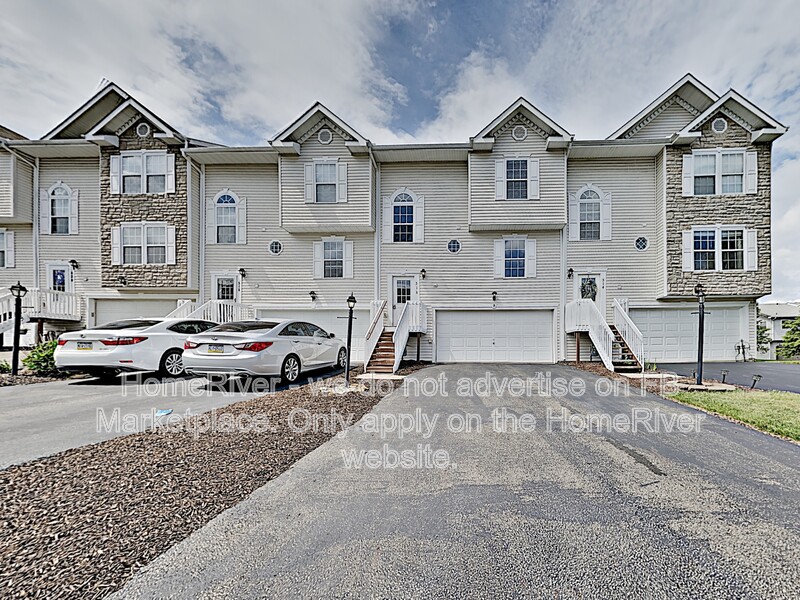 Cranberry Township Townhome: 516 Ten Point Ln