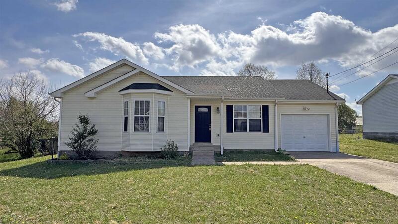 Oak Grove House: 236 Golden Pond Ave