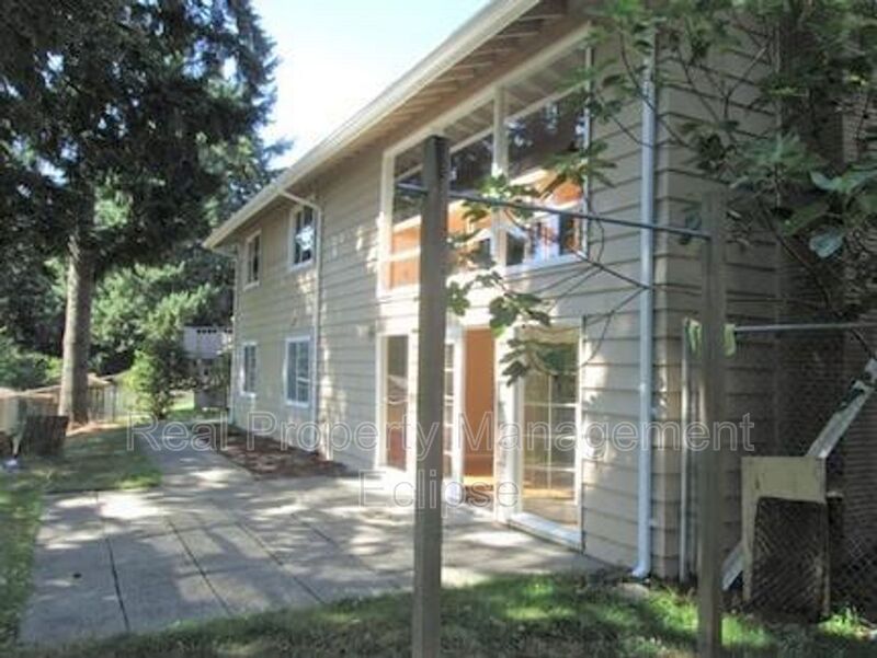 Bellevue Condo: 533 157th Ave SE