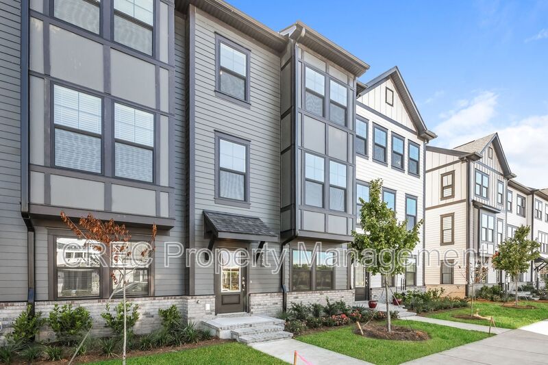 Summerville House: 596 Scholar Way
