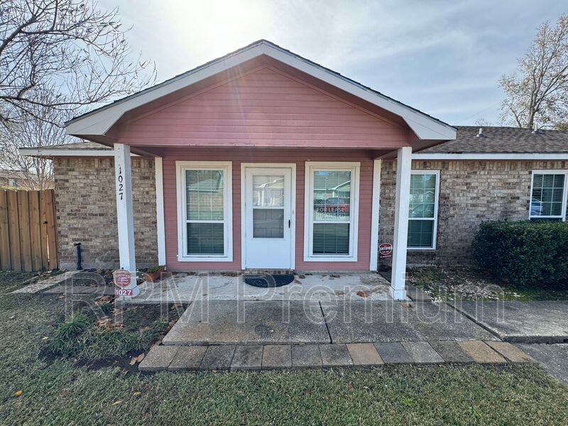 Baker Condo: 1027 Barrington Dr. Unit A