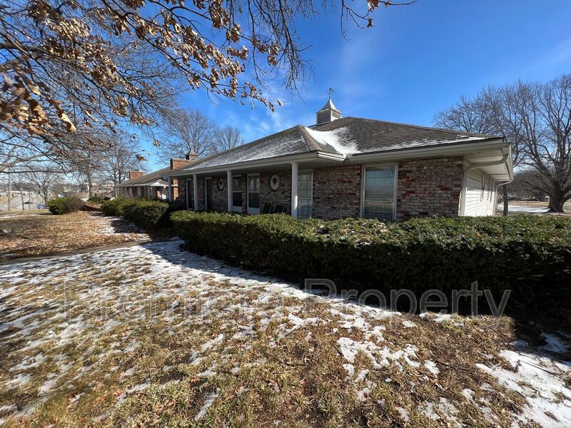Kansas City Townhome: 4329 Sterling Ave