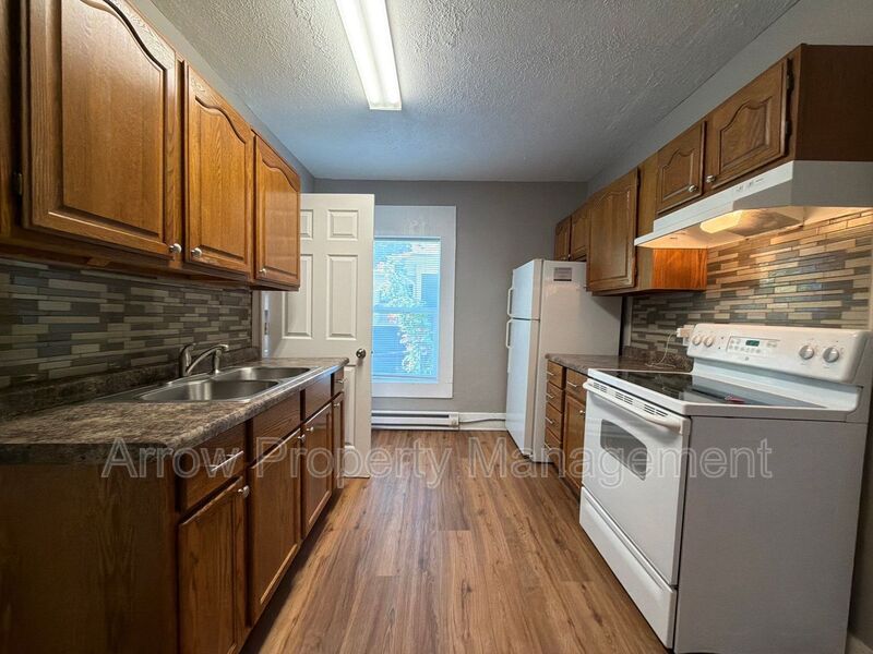 Lincoln House: 1215 Peach Street
