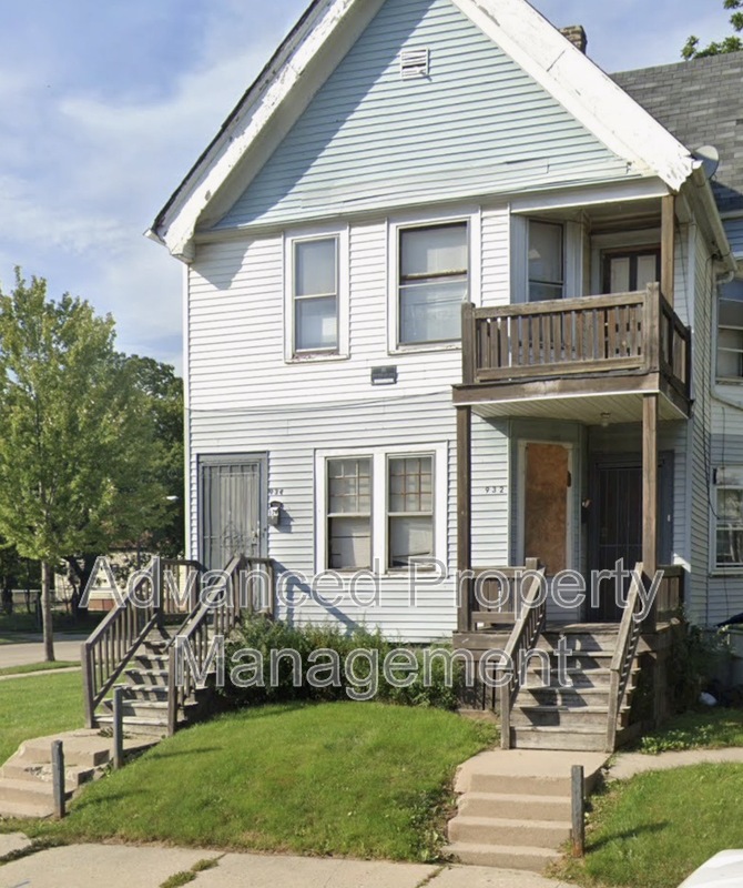 Milwaukee House: 934 West Chambers Street