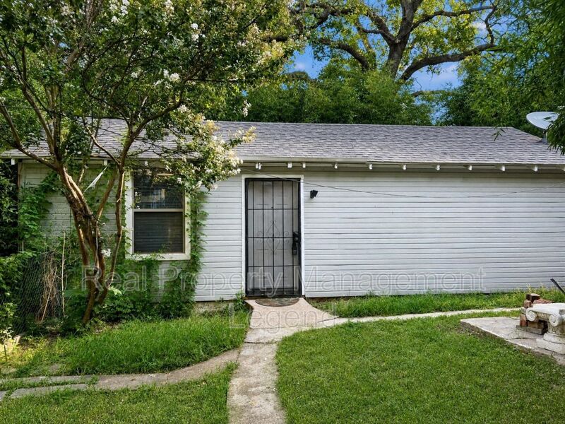 River Oaks Condo: 933 Gillham Rd