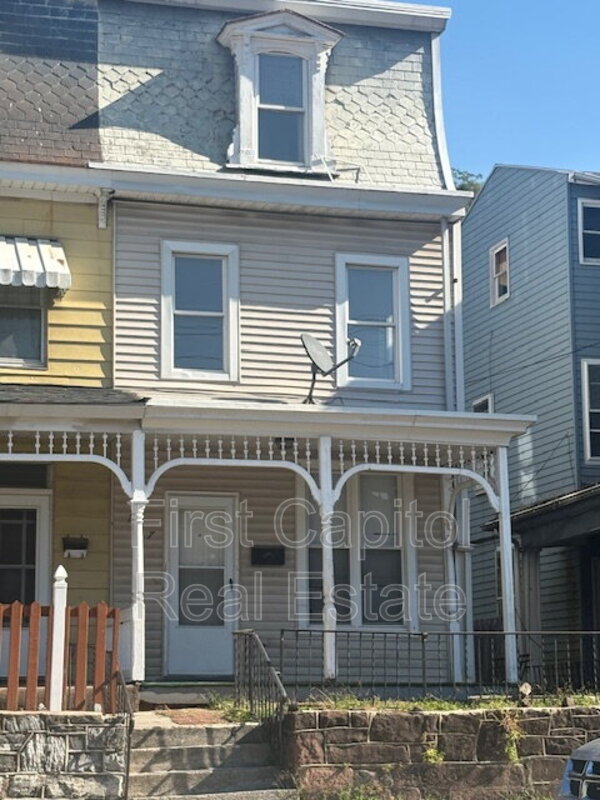 Steelton Townhome: 107 S 4th St